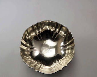 1907-1947 Elegant Tiffany & Co Sterling Silver Punch / Fruit Bowl
