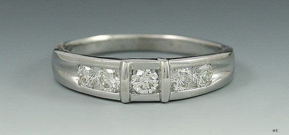 Quality Modern High Grade Platinum & Diamond Ring - image 1