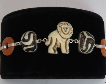 Tibetanskt sterlingsilverarmband med lejon från 1950- och 1970-talet