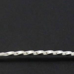 Colador de bayas alemán de plata esterlina con diseño de uva y espiral, de la década de 1950.