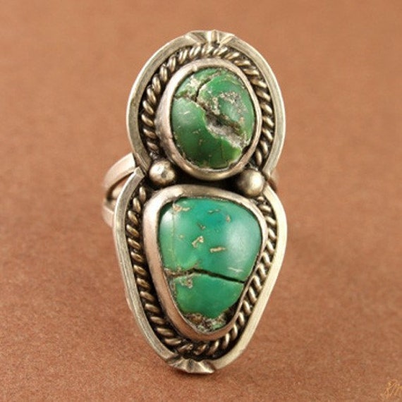 Native American Early Coil Work Important Green Stone Vintage Sterling Silver Bracelet Native American Early Coil Work Important Green Stone Vintage Sterling Silver Bracelet