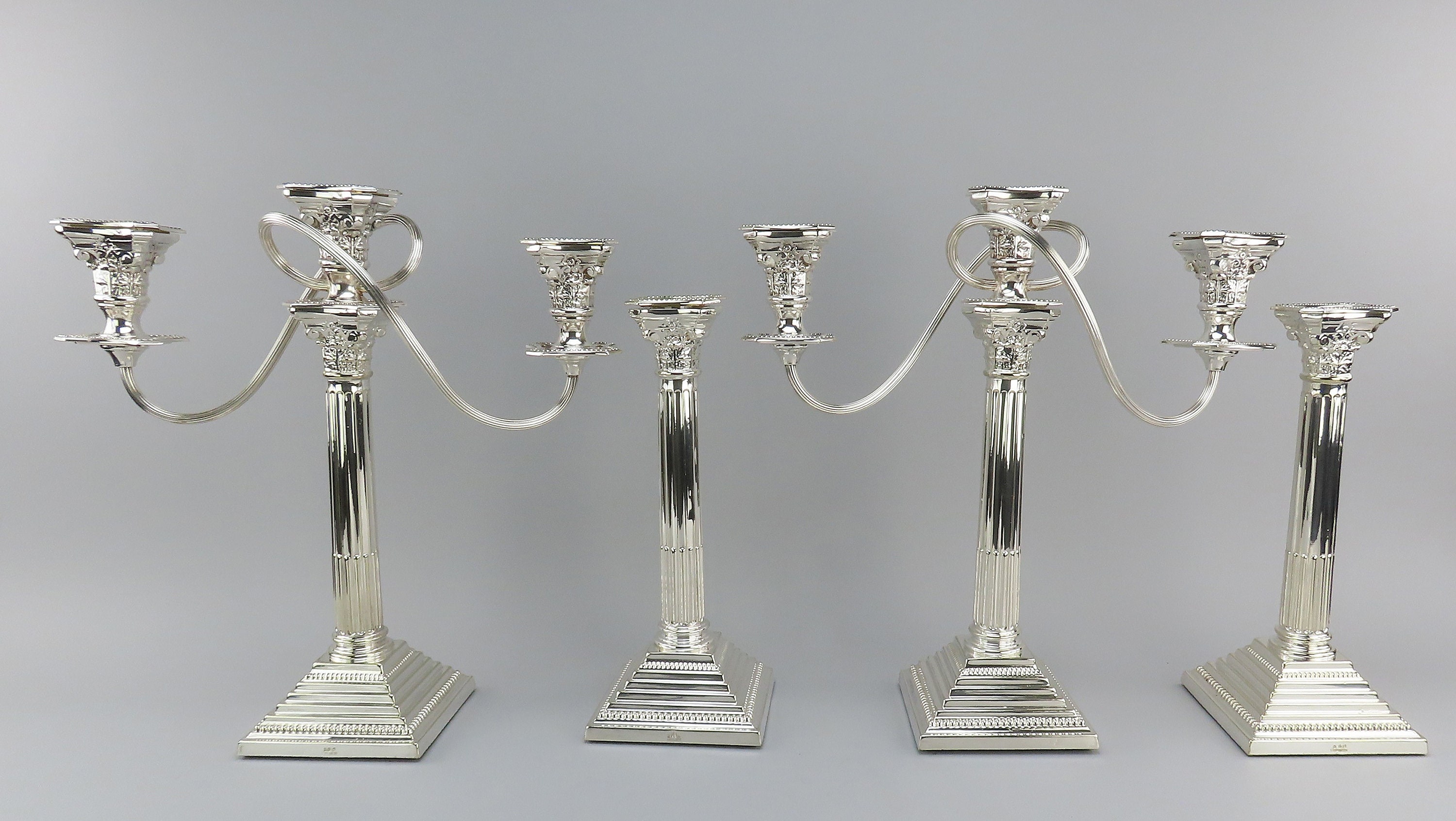 1900年頃の英国製シルバーメッキキャンドルスタンド4本と燭台トップ2個