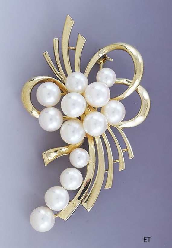 EssexRiverAntiques Lovely Signed Mikimoto 14K Yellow Gold Pearl Pin / Brooch