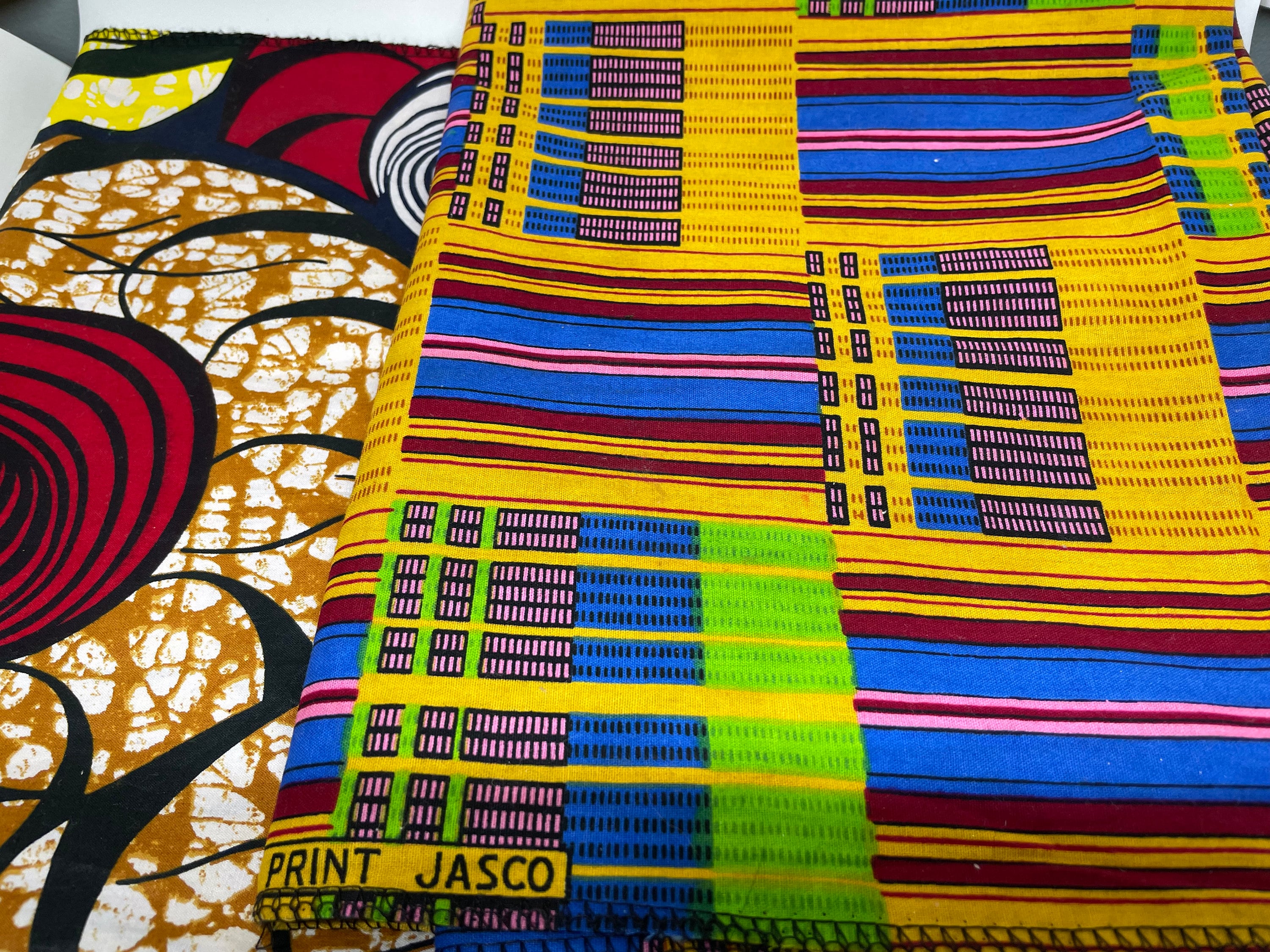twentieth century fabrics テキスタイル Veritable Fabric - 2 Different Patterns - Geometric Wax
