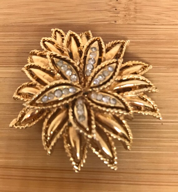 Fashion Flower Pin with Crystal Center Fashion Flower Pin with Crystal Center