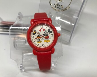 Vintage Mickey & Minnie Mouse Watch – Lorus Disney Hearts  display picture 2