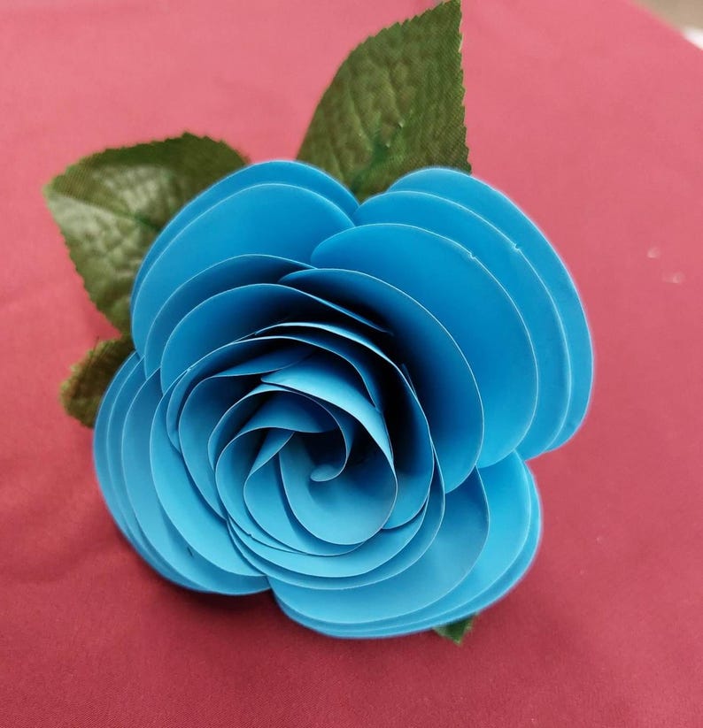 Rosas artificiales individuales hechas a mano de metal, fabricadas con aluminio reciclado. imagen 8