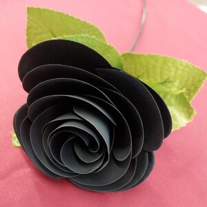 Rosas artificiales individuales hechas a mano de metal, fabricadas con aluminio reciclado. imagen 12