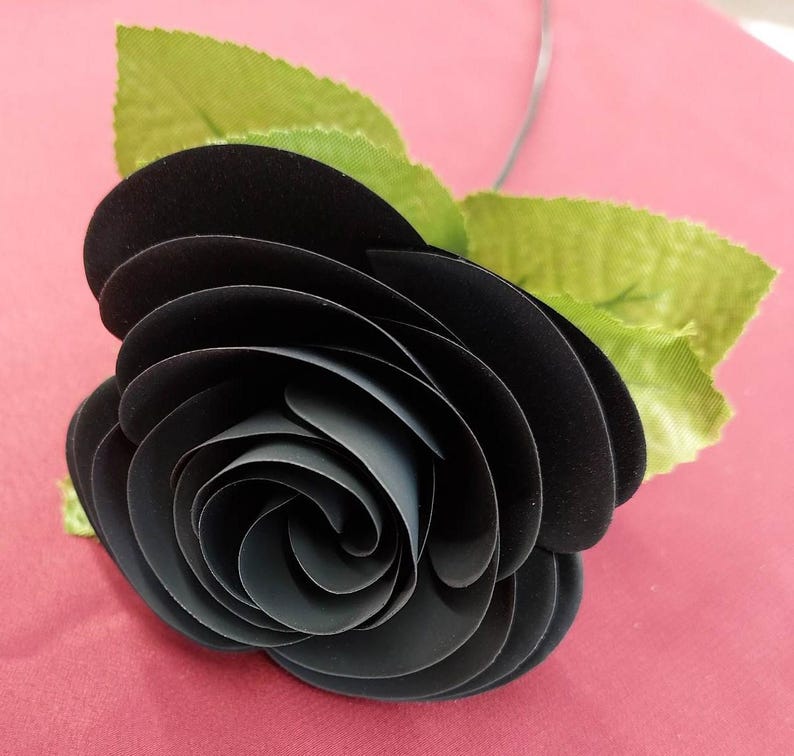 Rosas artificiales individuales hechas a mano de metal, fabricadas con aluminio reciclado. imagen 12
