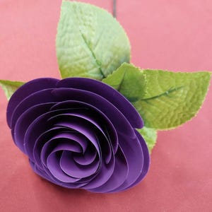 Rosas artificiales individuales hechas a mano de metal, fabricadas con aluminio reciclado. imagen 9