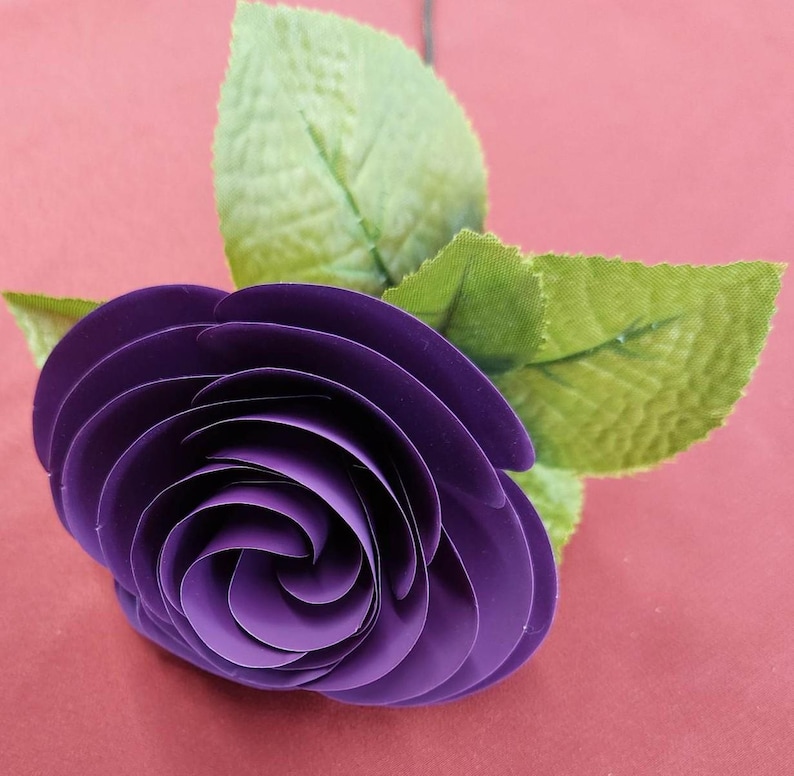Rosas artificiales individuales hechas a mano de metal, fabricadas con aluminio reciclado. imagen 9