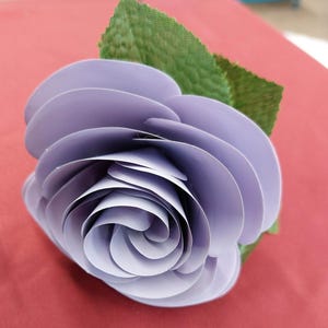 Rosas artificiales individuales hechas a mano de metal, fabricadas con aluminio reciclado. imagen 3