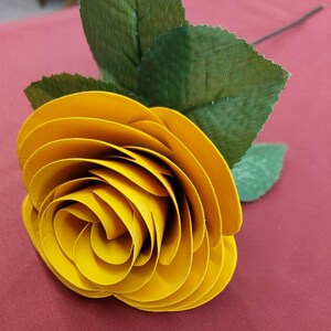 Rosas artificiales individuales hechas a mano de metal, fabricadas con aluminio reciclado. imagen 4