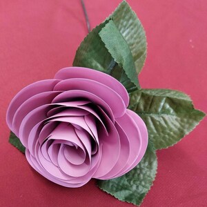 Rosas artificiales individuales hechas a mano de metal, fabricadas con aluminio reciclado. imagen 11
