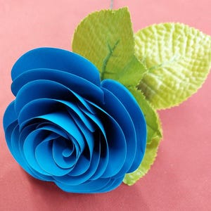 Rosas artificiales individuales hechas a mano de metal, fabricadas con aluminio reciclado. imagen 10