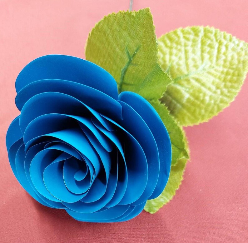 Rosas artificiales individuales hechas a mano de metal, fabricadas con aluminio reciclado. imagen 10