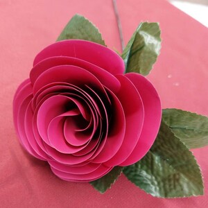 Rosas artificiales individuales hechas a mano de metal, fabricadas con aluminio reciclado. imagen 5