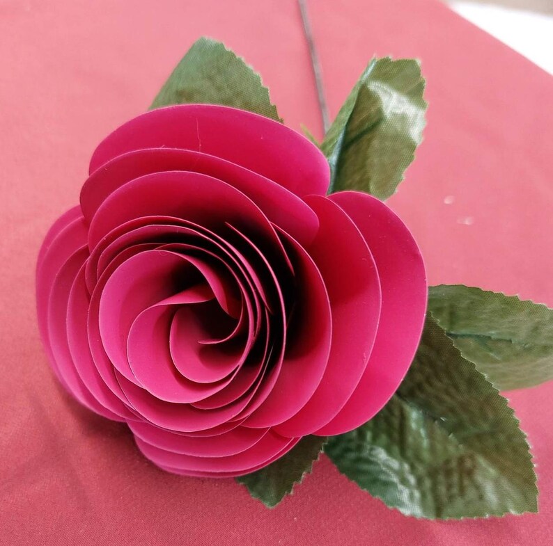 Rosas artificiales individuales hechas a mano de metal, fabricadas con aluminio reciclado. imagen 5