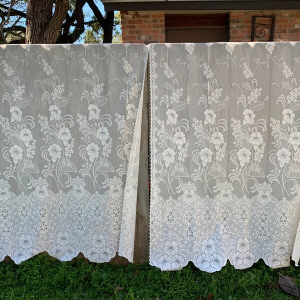 2921 CPR Pair of Vintage Ivory Lace Floral Curtains, 108 x 84