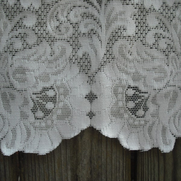 2926 V Vintage Ivory Lace Valance with Scalloped Edge, 50 x 16/12