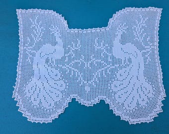Toalhinha de renda branca vintage para encosto de cadeira com pavões, £ 628