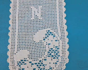 Toalhinha de crochê com renda "N" na cor creme, £636
