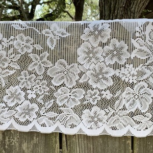 3133 V Vintage White Lace Valance, 54 x 12