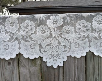 Cenefa de encaje vintage color blanco roto con borde festoneado, 3209 V