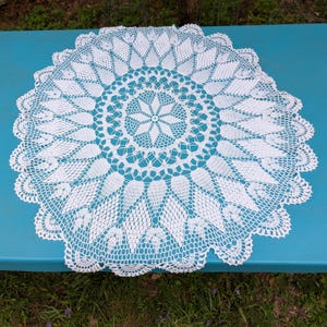 8239 T Vintage White Round Crocheted Lace Tabletop, Tablecloth, Vintage Table Cover, Gift, 34 in dia