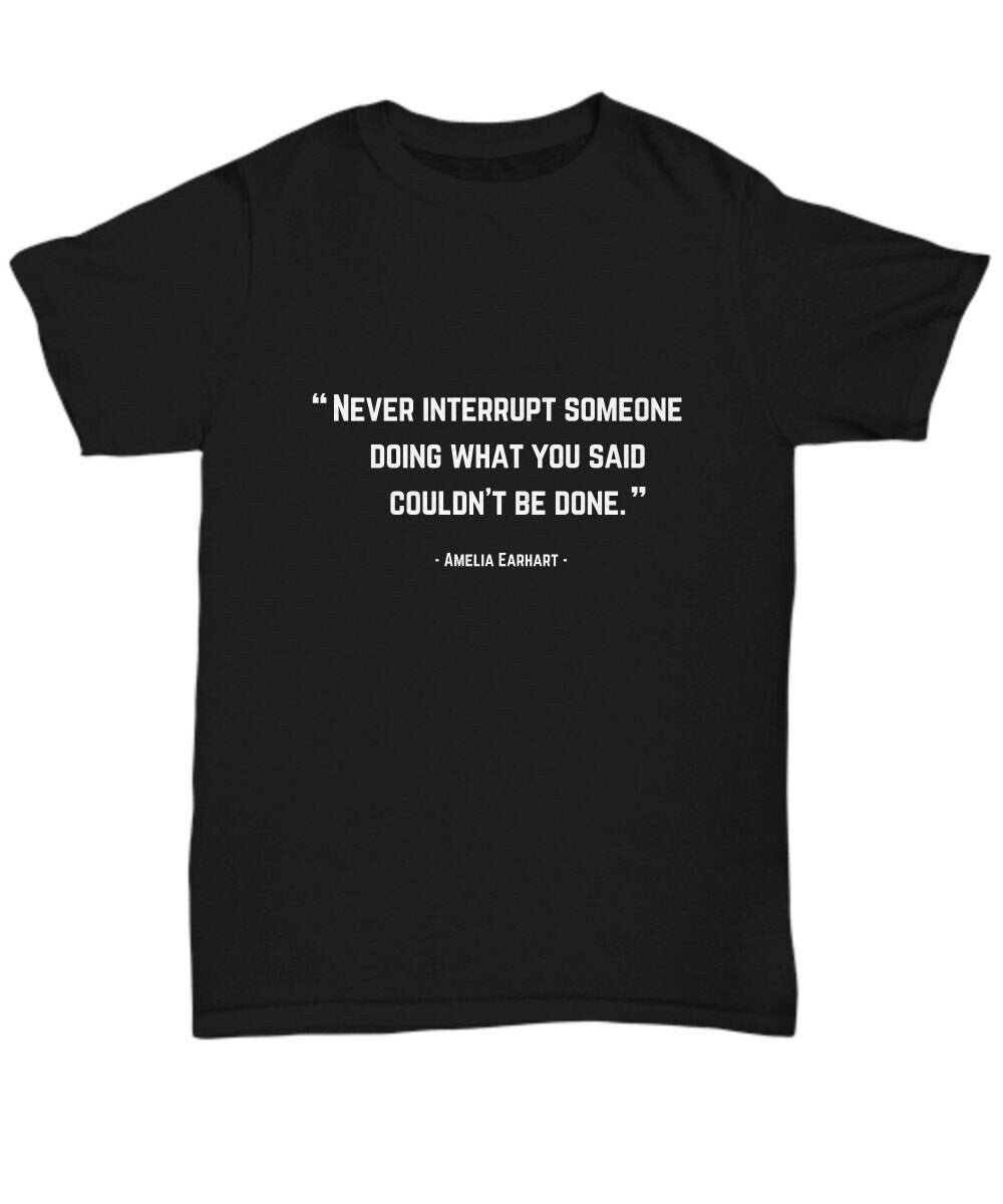 Camiseta con cita de Amelia Earhart: un regalo inspirador para mujeres líderes