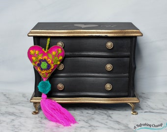 Unique Black jewellery box for her that says I love you
