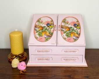 Upcycled Vintage jewelry box, Pink jewellery box with bird decor