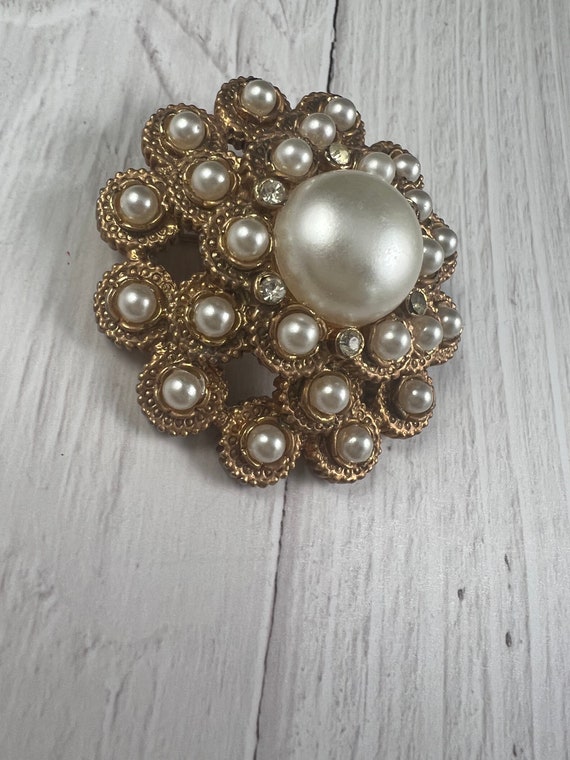 Sarah Coventry Vintage Pin/Brooch/ Vintage Jewelr… - image 2