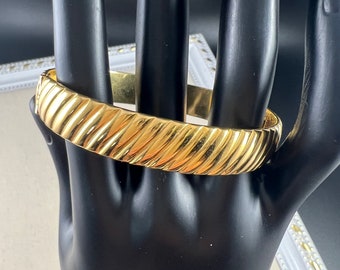 Vintage Gold Bangle Bracelet/ Vintage Bracelet/ Vintage Gold/ Gifts/ Retro Jewelry/ Mid Century Jewelry/