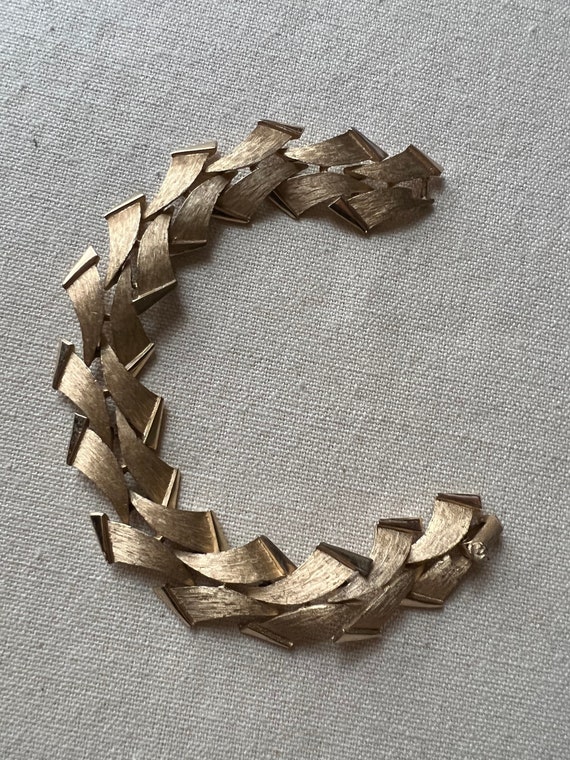 Trifari Vintage Gold Statement Bracelet/ Trifari Jewe… Gem