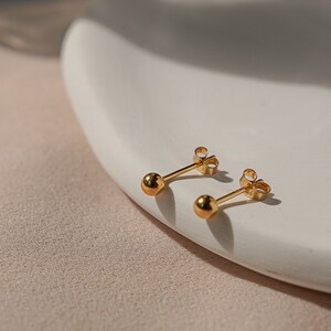 Minimalistische 3 mm kleine kraal oorknopjes, gouden bal, kraakbeen, tragus, tweede gat, 14k gold filled, aangepast cadeau