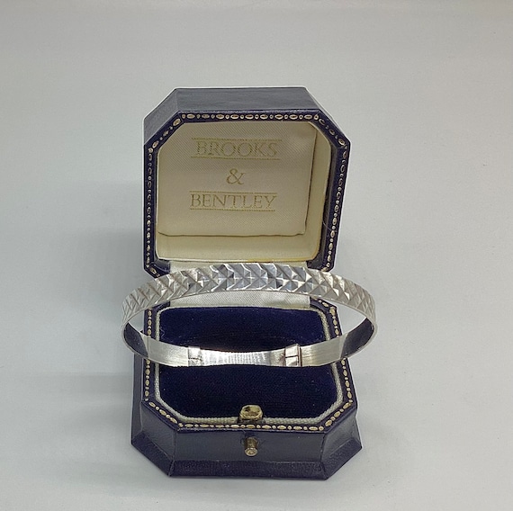 Child’s Bangle Bracelet Vintage Full Hallmark 1974 London Silver Diamond Cut Quality Decoration Approx 5-7 Years Bridesmaid Birthday Gift