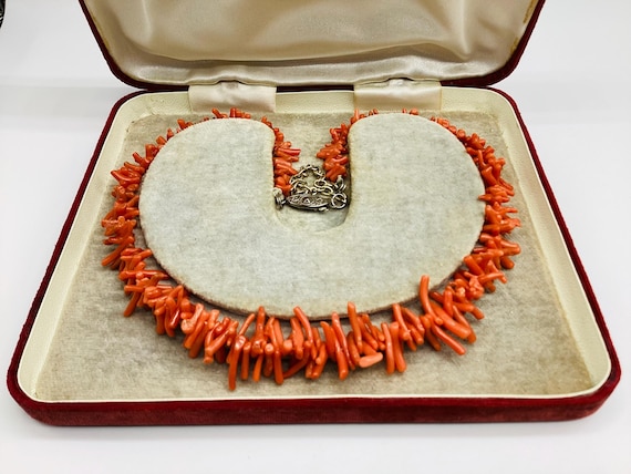 Carved Flame Coloured Salmon Coral Necklace Matinee Length 20 Inches 1950s Natural
