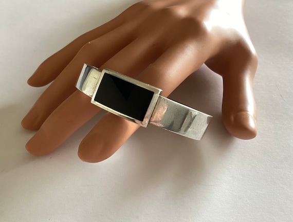 Solid Silver Hinged Bangle: Polished Onyx Inlay, … - image 3