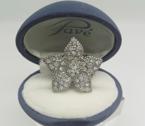 Large Sparkling Crystals Flower Ring Vintage 1980's Jewellery Stretch Band