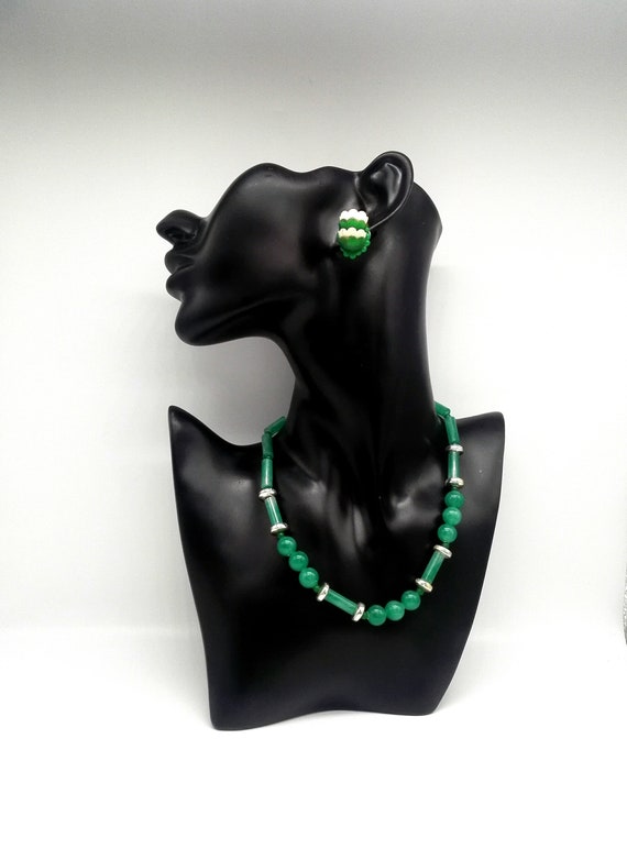 Fabulous Fifties Necklace and Matching Clip on Earrings Emerald Green White Sophisticated Early Lucite
