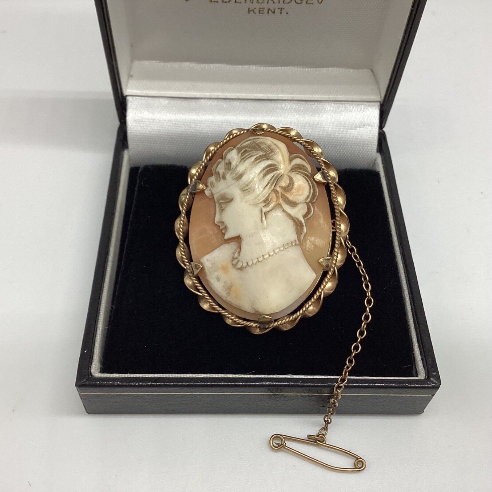 Left facing outlet cameo brooch
