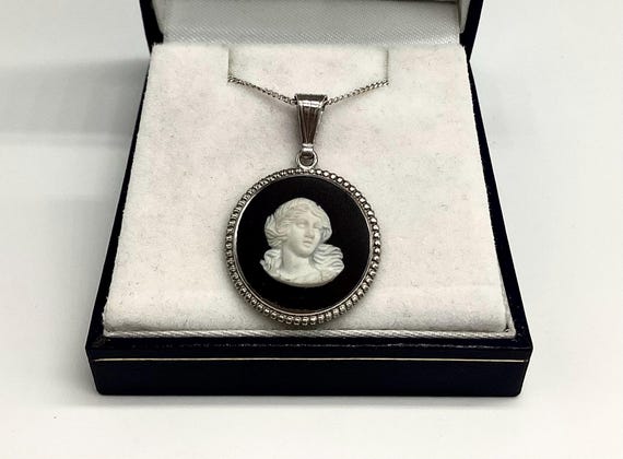 Wedgwood Black Jasperware Classic Cameo Head Pendant and Chain Vintage 1970s Signed Silver Valentine Love Wedding Bridal Romance