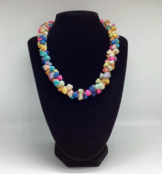 1950s Multicoloured Painted TROCHUS Shell Necklace - Princess Length