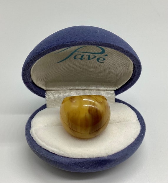 Lucite Vintage Domed Ring Butterscotch Swirls Small UK Size H Size 3 3/4 US