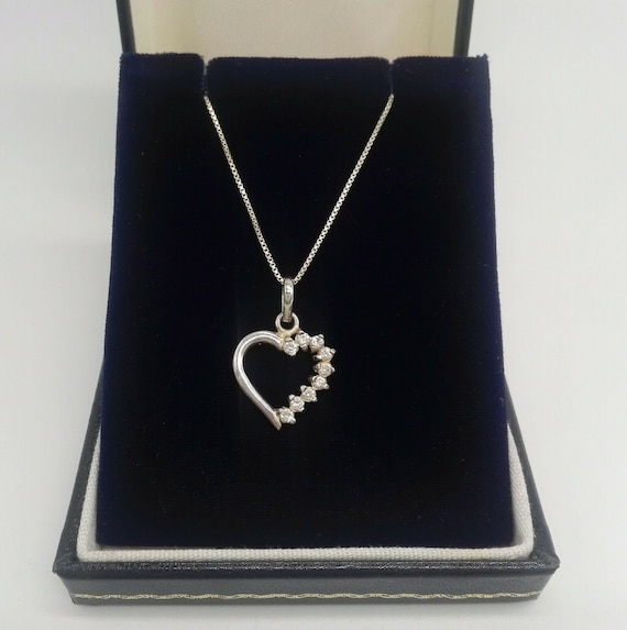 Solid Silver Heart Pendant With 9 Quality Cubic Zirconia and Silver Fine Chain Wedding Jewellery Bridal Necklace Birthday Valentine ift