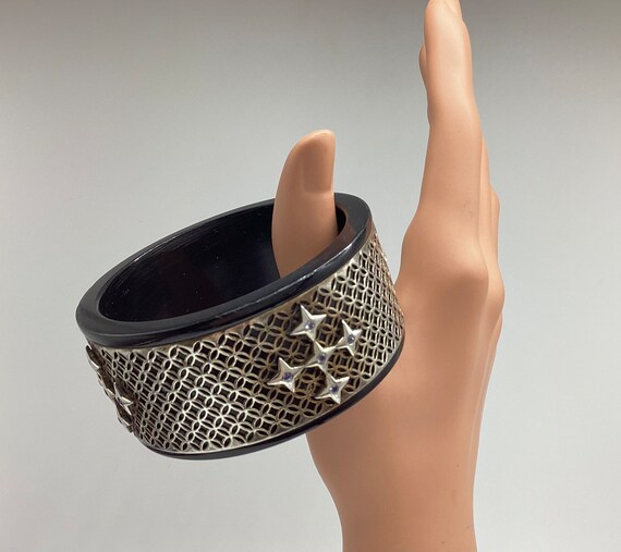 Vintage Hard Plastic And Silver Mesh Deep Bangle … - image 3