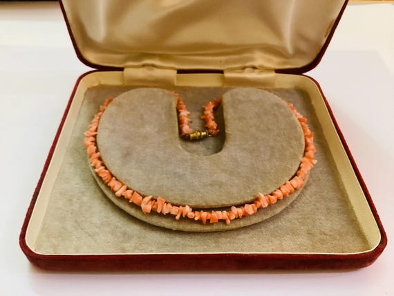 Angel Skin Coral Polished Chip Choker Vintage 1950s Wedding