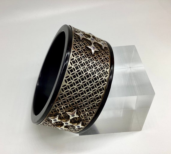 Vintage Hard Plastic And Silver Mesh Deep Bangle … - image 2