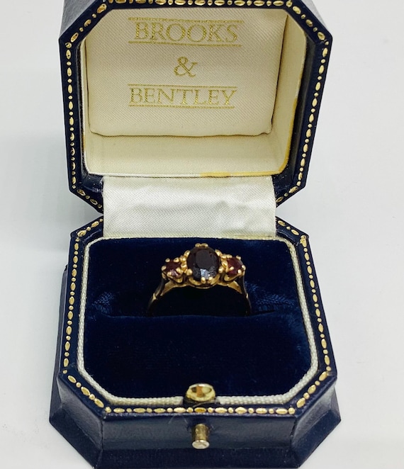 9ct Gold Ring Garnet Trilogy UK Size R 1/2 US Size 8 3/4 Boxed